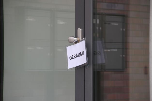 Bombenalarm in Rostock: Zwei Bombendrohungen bei Unternehmen eingegangen - Polizei im Großeinsatz +EIL+ Bombenalarm in Rostock: Zwei Bombendrohungen bei Unternehmen eingegangen - Polizei im Großeinsatz +EIL+