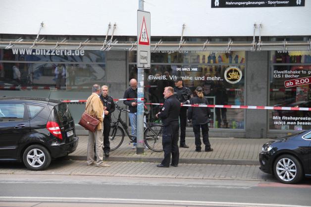 Bombenalarm in Rostock: Zwei Bombendrohungen bei Unternehmen eingegangen - Polizei im Großeinsatz +EIL+