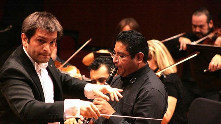 Als Dirigent, Instrumentalsolist und Musiklehrer tätig: Der 35-jährige Diego Naser (l.) arbeitet inzwischen vor allem in Europa und Lateinamerika.  