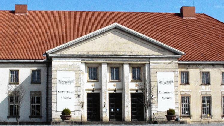 Das Kulturhaus Mestlin – hier fanden Theater- und Konzertgastspiele, Jugendweihen, Erntefeste und Boxwettkämpfe statt. 
