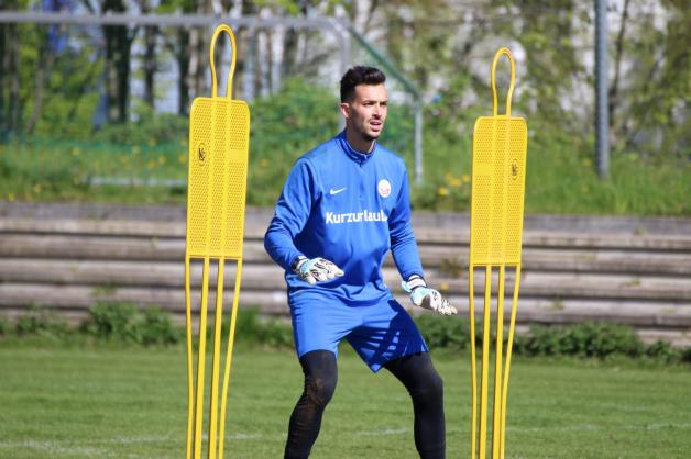 Schlussmann Kai Eisele konnte seine Chance im Probetraining beim FC Hansa nutzen – jetzt hat er bei den Rostockern einen Zwei-Jahres-Vertrag bis zum 30. Juni 2019 unterzeichnet. Schlussmann Kai Eisele konnte seine Chance im Probetraining beim FC Hansa nutzen – jetzt hat er bei den Rostockern einen Zwei-Jahres-Vertrag bis zum 30. Juni 2019 unterzeichnet.