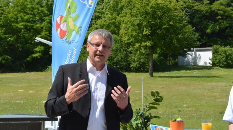 Will ein Freizeitbad für alle Interessengruppen leiten: „Oase“-Geschäftsführer Holger Schneider Fotos: Eckhard Rosentreter Will ein Freizeitbad für alle Interessengruppen leiten: „Oase“-Geschäftsführer Holger Schneider Fotos: Eckhard Rosentreter