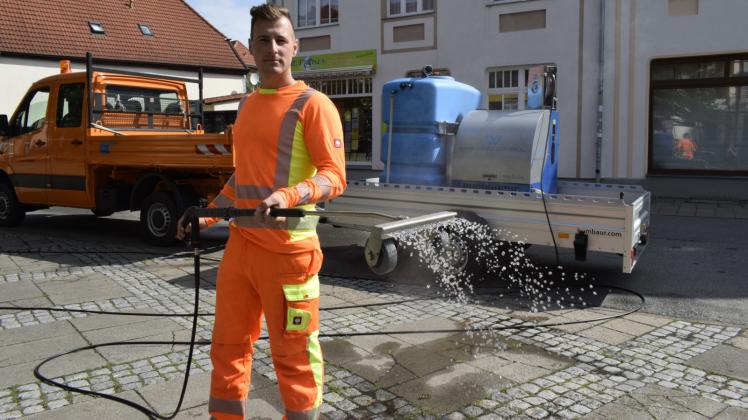 Über diesen Sprühkopf wird das Wasser mit einem Druck von 35 Bar auf die Fläche gebracht. 