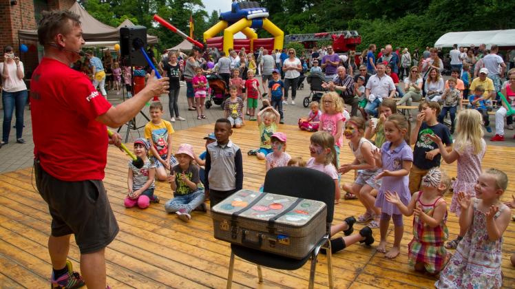 Der Zauberer und Clown „Blanko“ begeisterte nicht nur die Kinder.  