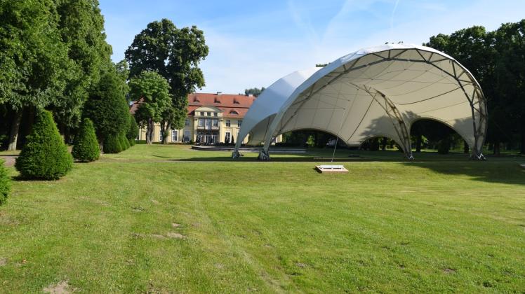 Das große Zelt für die Hauptbühne war gestern Vormittag bereits aufgebaut.