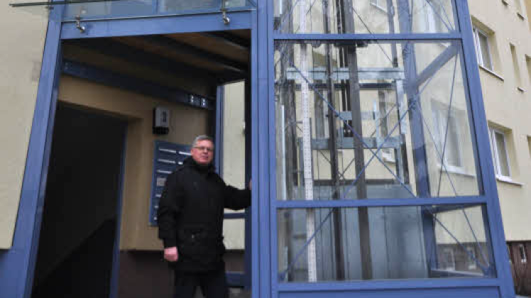 Als Vorreiter bezeichnen Vereinsmitglieder Lübz wegen des Umstandes, dass hier bereits mehrere Plattenbauten mit Fahrstuhl ausgestattet wurden.