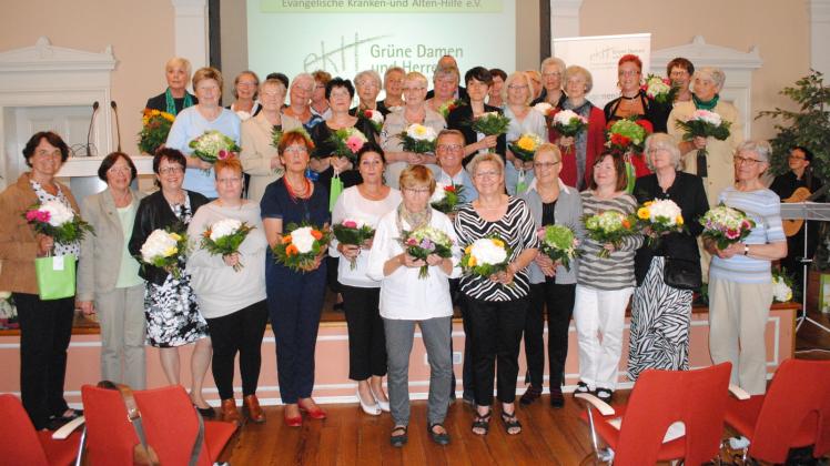 Blumen und sehr viele Dankesworte gab es für die knapp 40 Grünen Damen und Herren aus Schwerin im Festsaal der Helios-Kliniken. 