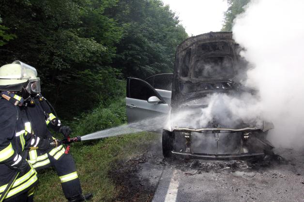 Ein Pkw BMW ist auf der Bundesstraße 392 zwischen Zölkow und Mestlin ausgebrannt.