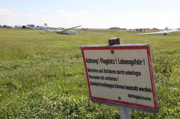 Segelflugzeug auf Flugplatz Purkshof abgestürzt: 72-jähriger Pilot stirbt an Unglücksstelle 