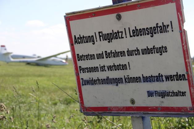 Segelflugzeug auf Flugplatz Purkshof abgestürzt: 72-jähriger Pilot stirbt an Unglücksstelle 