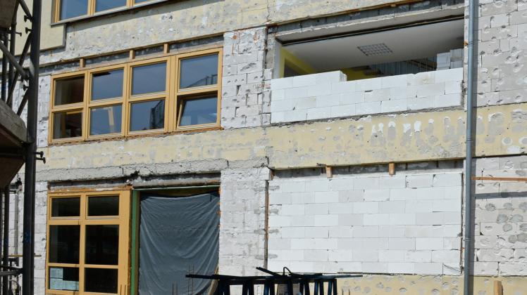 Die Schule  in Kleinmachnow erhält eine Aula und Sportanlagen.  