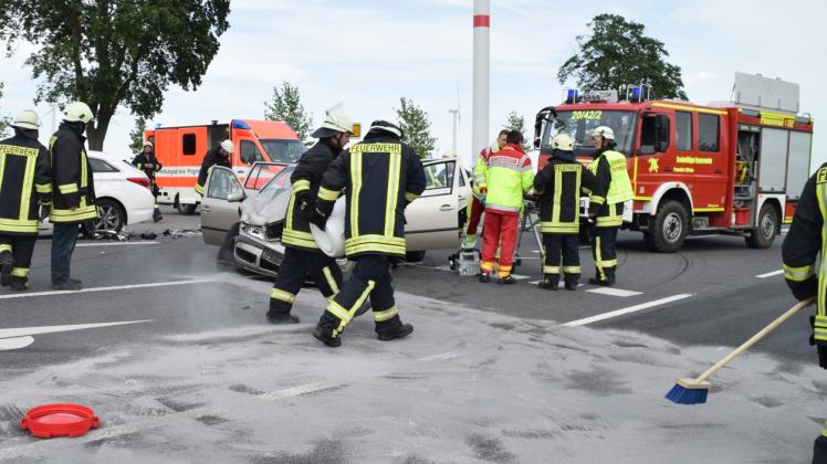 Rücksichtslose Kraftfahrer behinderten die Einsatzkräfte bei diesem Unfall in der vergangenen Woche. 
