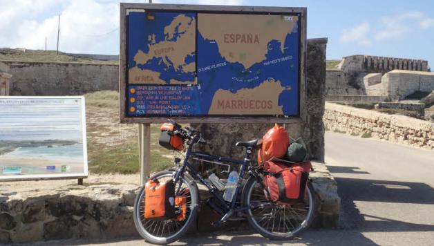 3. April, das Fahrrad von Schnoor in Tarifa, südlichste Stadt des europäischen Festlands.  
