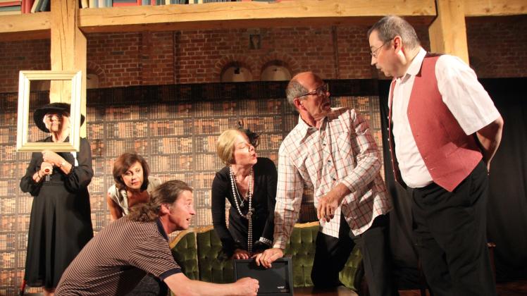 Es spielen Marie Luise Geck, Michael Hahne, Markus Lehmann, Sophia Mey, Mario Mieth, Heidi Mischke, Birgit Naxer, Niels Schlonga, Peter Skradde, Yvon Thiede, Miles Thiede, Hannelore Voigt und Jessica Warnke-Stockmann.  