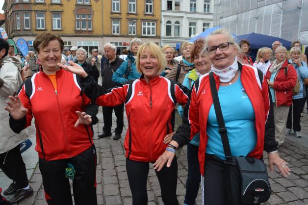 Sind immer mit dabei, wenn es um Bewegung im Alter geht: Johanna Büchner, Carola Brauer und Sonja Knauf (v.l.) von der Seniorensportgruppe des SV Einheit Güstrow.