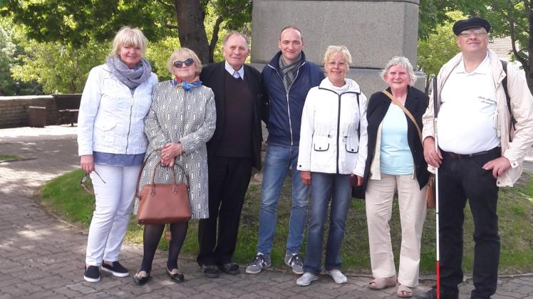 Die Bützower Delegation ließ sich in der Partnerstadt Sillamäe und Umgebung vieles zeigen. Hier waren sie in einer alten Festung in Narva.  
