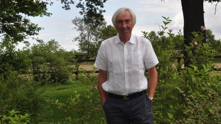 Lutz Jürgensen an seinem Lieblingsplatz im Garten.  