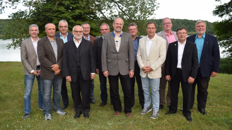 Der Vorstand des Rotary Clubs Parchim. In der Bildmitte: Der neue Präsident Jochen Krippenstapel. Fotos: Franziska Gutt 