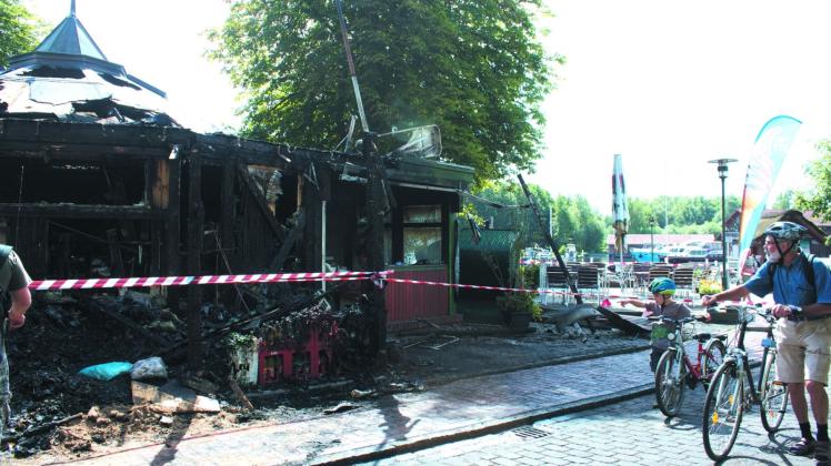Totalschaden – davon gehen die Brandsachverständigen nach dem Feuer am Pavillon an der Metow aus.  