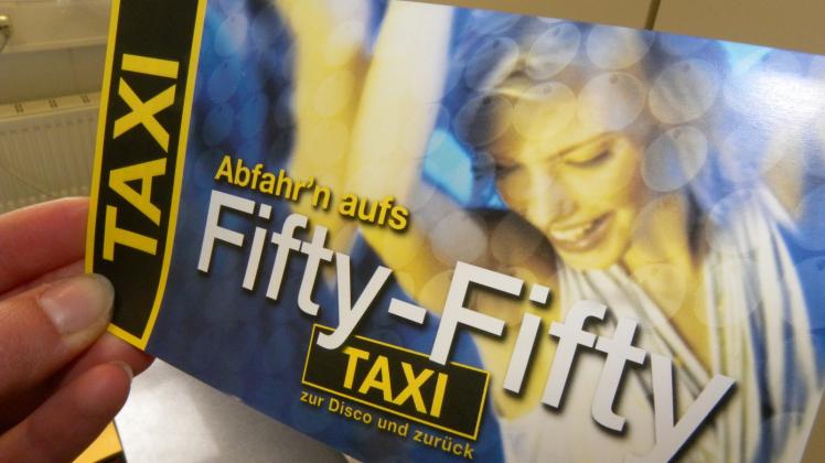 Mit dem Fifty-Fifty-Taxi-Ticket können junge Leute zum halben Preis mit dem Taxi fahren.