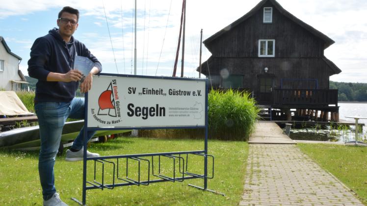Die Ruhe vor dem „Sturm“: Der SV Einheit Güstrow um Alexander Schult erwartet an diesem Wochenende 125 Segler auf dem Vereinsgelände run um das sanierte Bootshaus.   