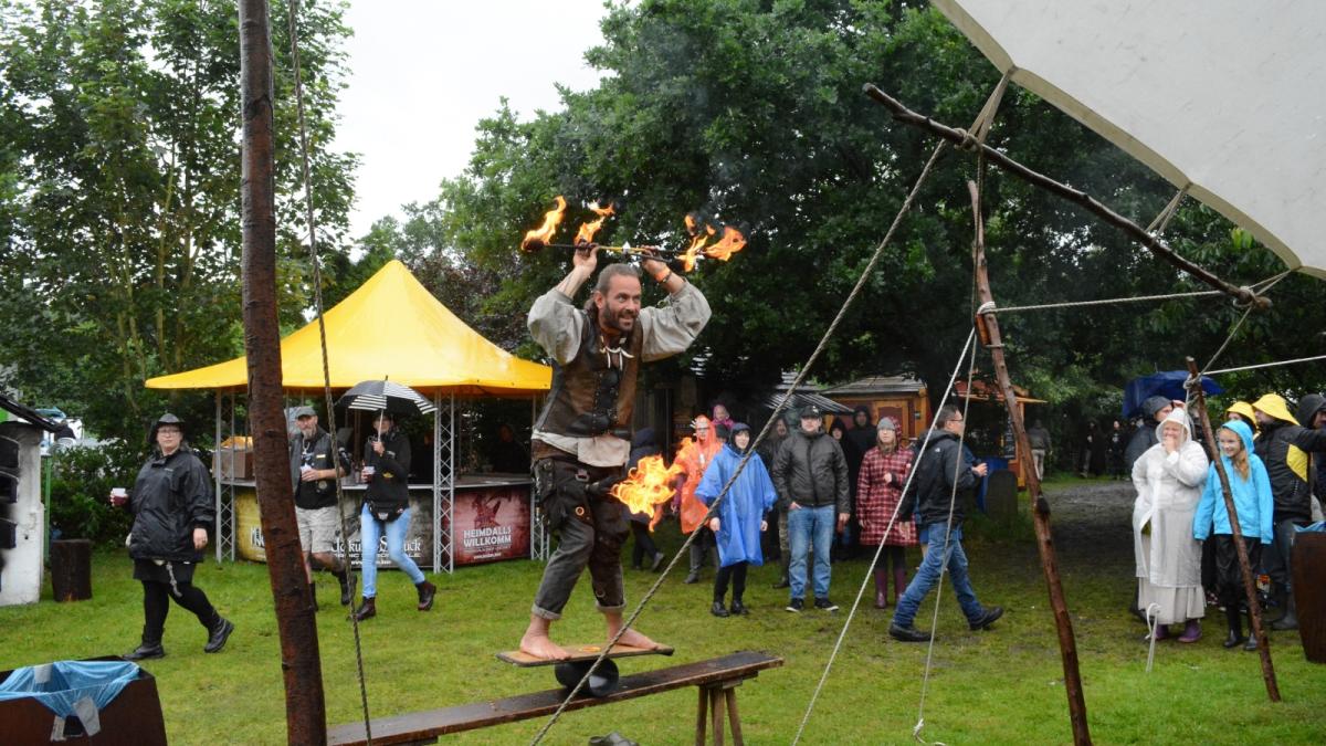 Hörnerfest: Auftakt im Dauerregen | SHZ