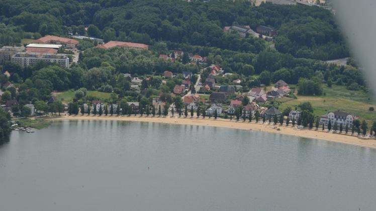 Die Perle von Schwerin: Der Zippendorfer Strand lockt Bürger und Touristen im Sommer ans Wasser. 