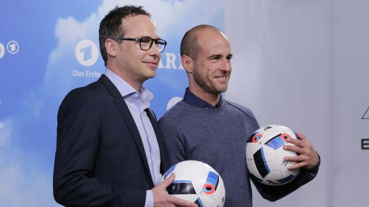 Gewohntes Bild: Die ARD-Fußball-Plauderer Matthias Opdenhövel und Memet Scholl.