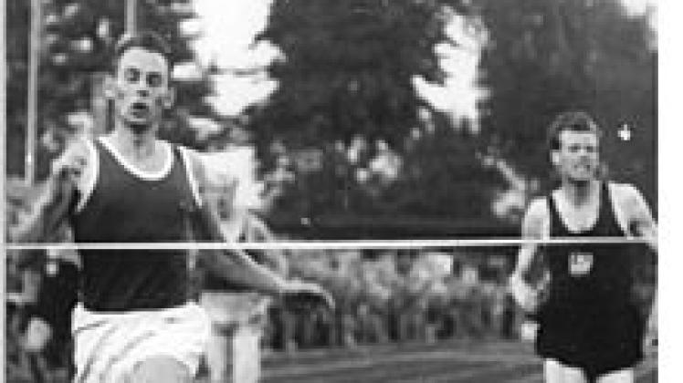 Horst Mann (l) zu aktiven Zeiten als 400-m-Sieger  