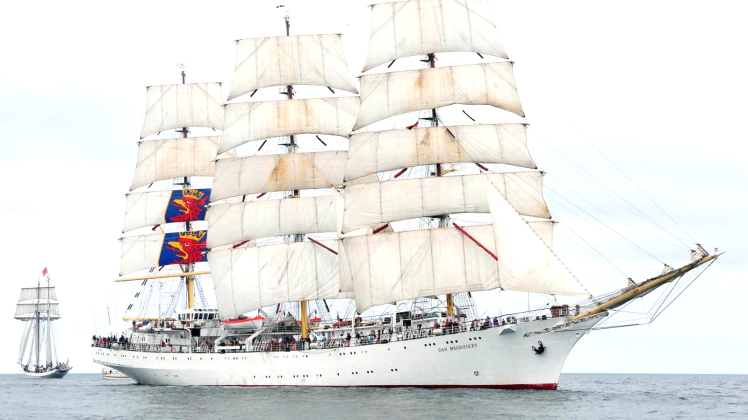 Zu den absoluten Stars der Hanse Sail gehört unter anderem der polnische Großsegler „Dar Mlodziezy“. Er macht am Passagierkai in Warnemünde fest. Zu den absoluten Stars der Hanse Sail gehört unter anderem der polnische Großsegler „Dar Mlodziezy“. Er macht am Passagierkai in Warnemünde fest.