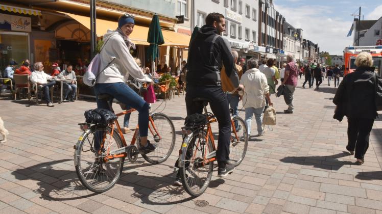 Könnte bald zum alltäglichen Anblick werden: Fahrradfahrer um zehn Uhr vormittags in der Westerländer Fußgängerzone. 