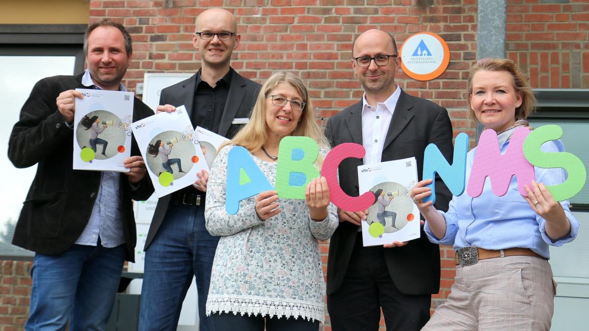 Neues VHS-Programm bietet bunte Vielfalt | SHZ