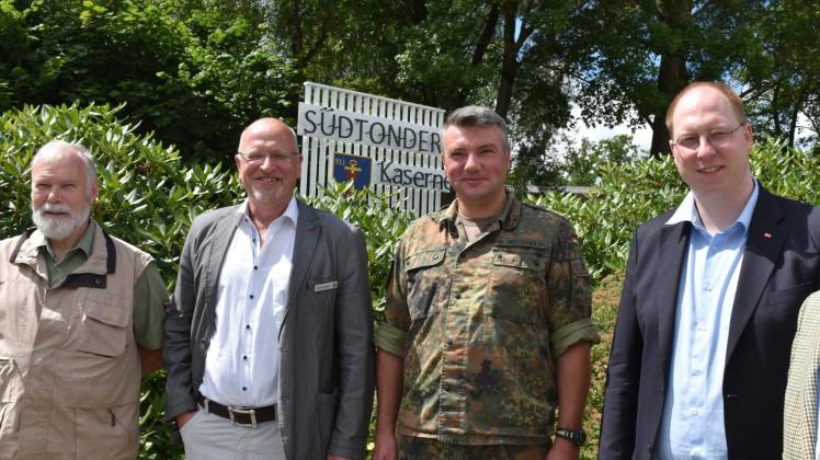Stadums Bürgermeister Werner Klingebiel, stellvertr. Amtsdirektor Andreas Deidert, Kommandeur Dr. Kassian Meesenburg,  