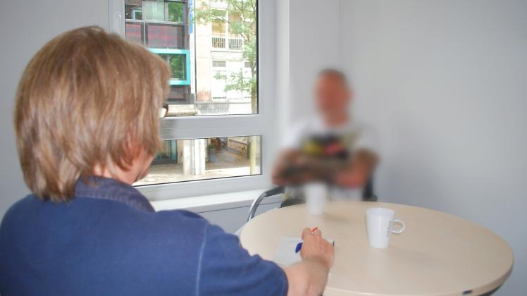 Weist jede Zusammenarbeit mit der Polizei zurück: Ex-Bandidos-Chef Ralf B. im Gespräch mit Redakteur Eckard Gehm. 