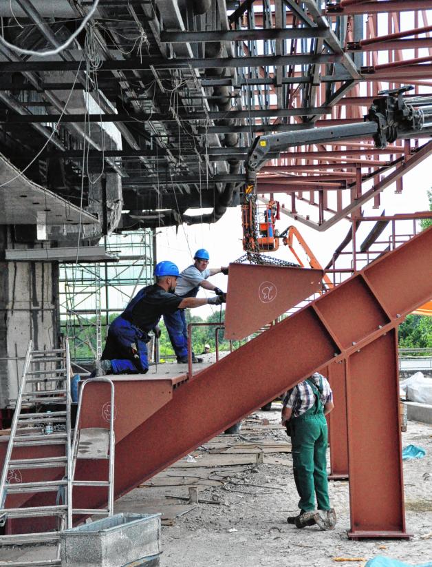 70 Tonnen Stahl werden an der neuen Nordtribüne verarbeitet.