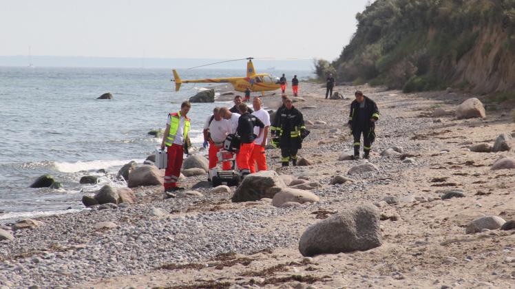 Erneut Badetoter in Ostsee: Männliche Leiche am Strand von Elmenhorst entdeckt Erneut Badetoter in Ostsee: Männliche Leiche am Strand von Elmenhorst entdeckt