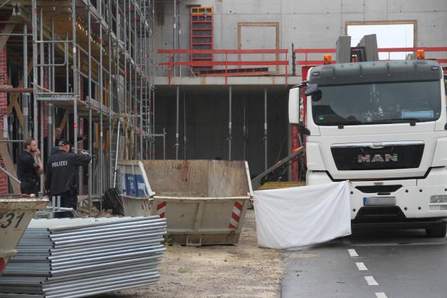 Tödlicher Arbeitsunfall auf Baustelle der Rostocker Universitätsklinik, Bauarbeiter von Tonnen schwerer Betonplatte erschlagen und zerteilt