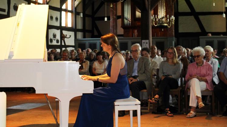 Einen virtuosen Auftakt gab es bei den Internationalen Musiktagen am Plauer See: Konzertpianistin Christiane Klonz brillierte mit Stücken von Gershwin, Beethoven, Chopin.  