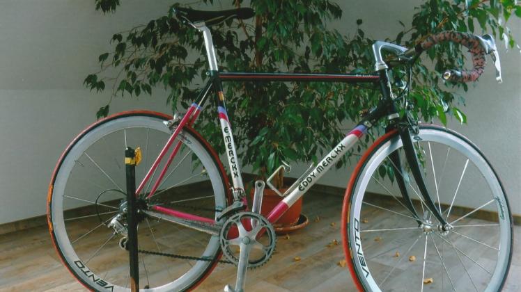Das Rennrad von Radsportprofi Erik Zabel befindet sich nun im Besitz der Güstrower Sportchronisten.  Fotos: Rudi Schröder/Archiv 