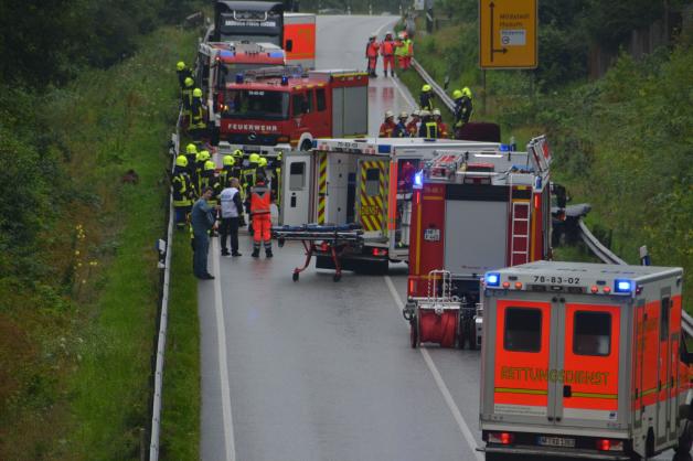 Schwerer Unfall Auf Der B5: Vier Menschen Teils Lebensgefährlich | SHZ