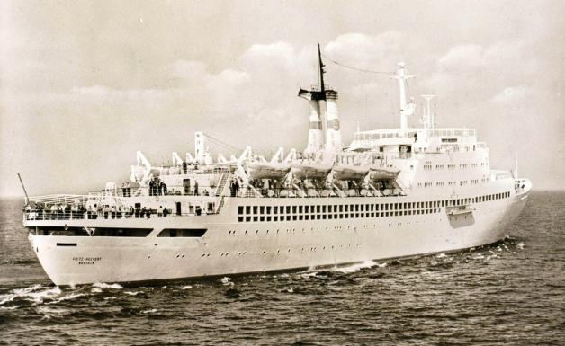 Historisches Foto des GTS Urlauberschiffes „Fritz Heckert“, gebaut 1961 in Wismar.   