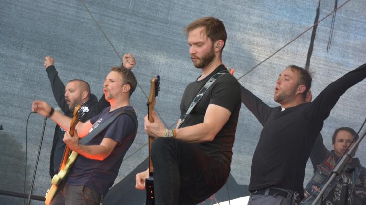 Die Gruppe Larrikins bei ihrem Auftritt am Sonnabend, unter anderm mit Songs von ihrem aktuellen Album „Am Ende war der Mensch“.