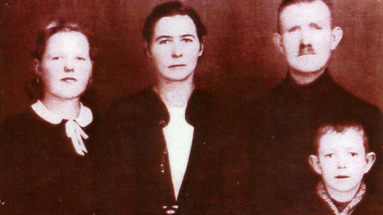 Familienfoto um 1940: Getrud Kluth, geborene Römermann, mit den Eltern und den großen Geschwistern