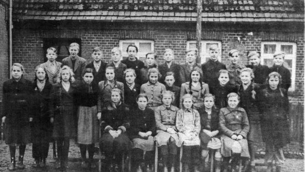 Das Klassenfoto entstand Anfang der 50-er Jahre an der Schule in Rastow.