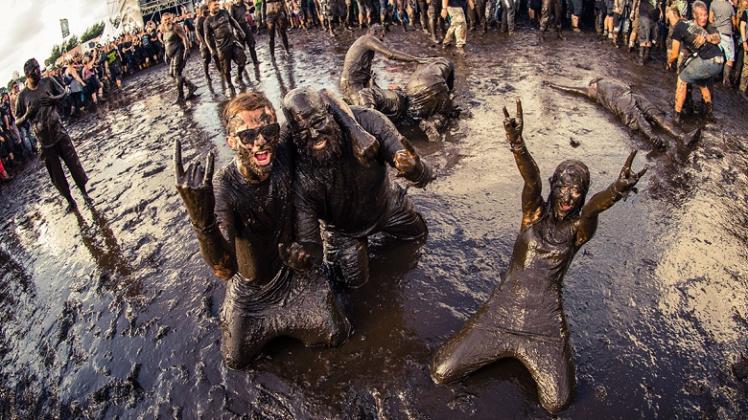 Da helfen auch keine Gummistiefel: In den vergangenen zwei Jahren war vor allem das Infield eine große Schlammwiese.