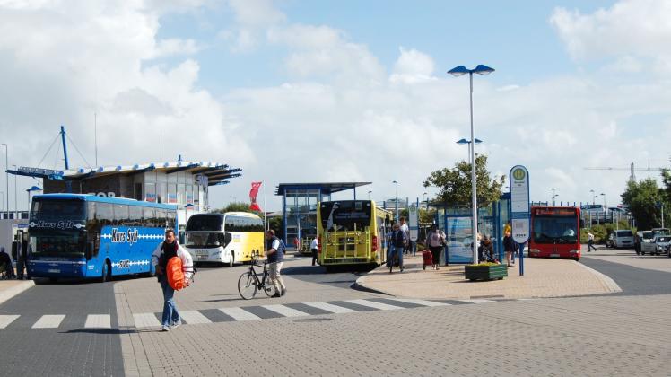 Drehkreuz des Öffentlichen Personennahverkehrs auf Sylt – der Zentrale Omnibusbahnhof (ZOB) in Westerland. 