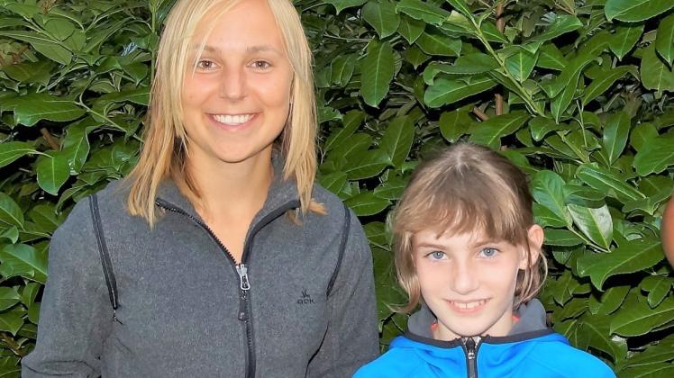 Die Pokalgewinnerinnen der 34. Güstrower Sommer-Stundenlauf-Serie: Anne-Kathrin Litzenberg (Tri Fun Güstrow) und Natalia Kuberka (SC Laage)