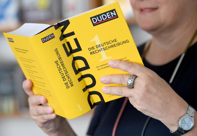 Die Duden-Redaktion hat das Nachschlagewerk für die neue Auflage um 5000 Wörter ergänzt. Unter den Erweiterungen sind auch Berliner Klassiker wie das Personalpronomen ick/icke (ich) und Späti (kurz für Spätkauf).