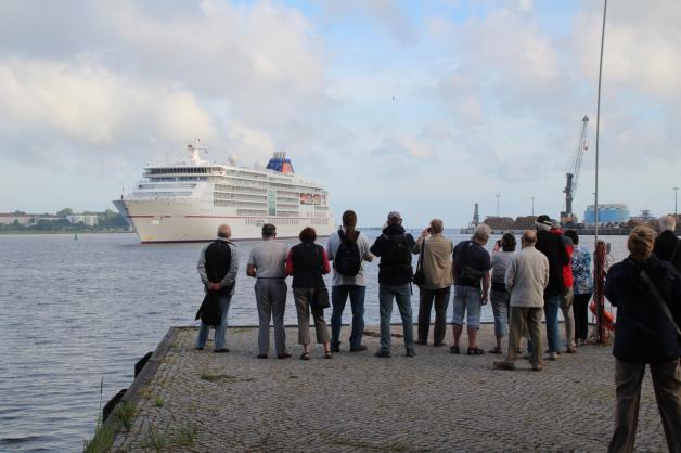 ms_europa2_schaulustige ms_europa2_schaulustige