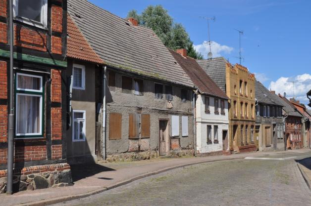 In der Parchimer Straße stehen sehr viele Häuser leer und verfallen zusehends. In der Parchimer Straße stehen sehr viele Häuser leer und verfallen zusehends.